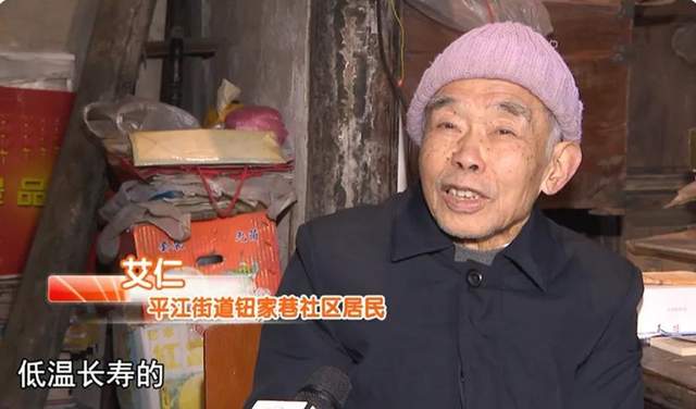如意餛飩冬至節公益在行動，84歲阿伯與書相伴盡顯人生智慧