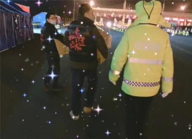 如意餛飩南通中專店為南通交警大隊執勤人員送去愛心餐